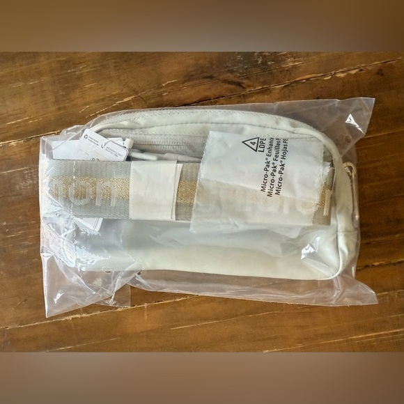 Lululemon Everywhere Belt Bag 1L Wordmark Vapor/Gold/White Designed Casual New - Picture 12 of 12